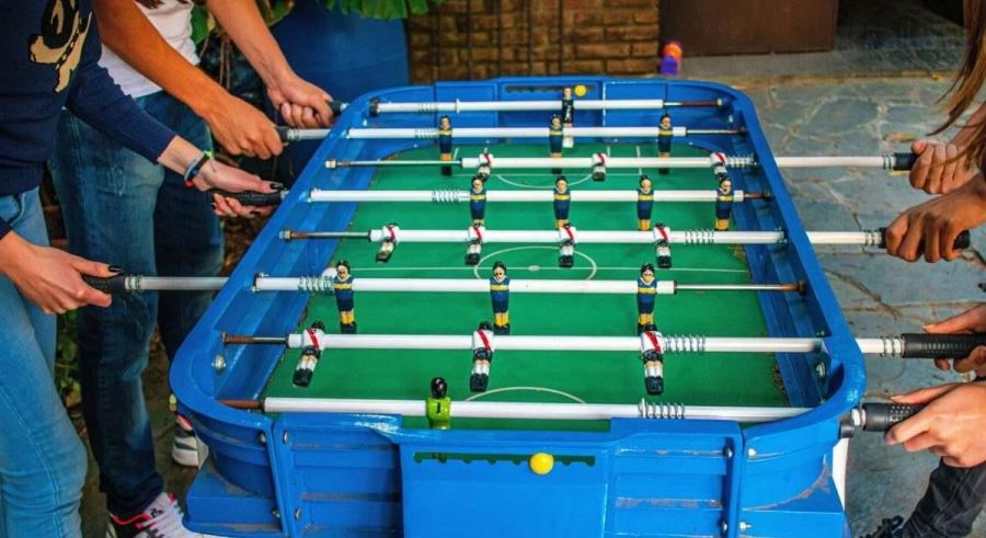 Los futbolines se arrinconan en la oficina para hacer sitio a las cosas serias